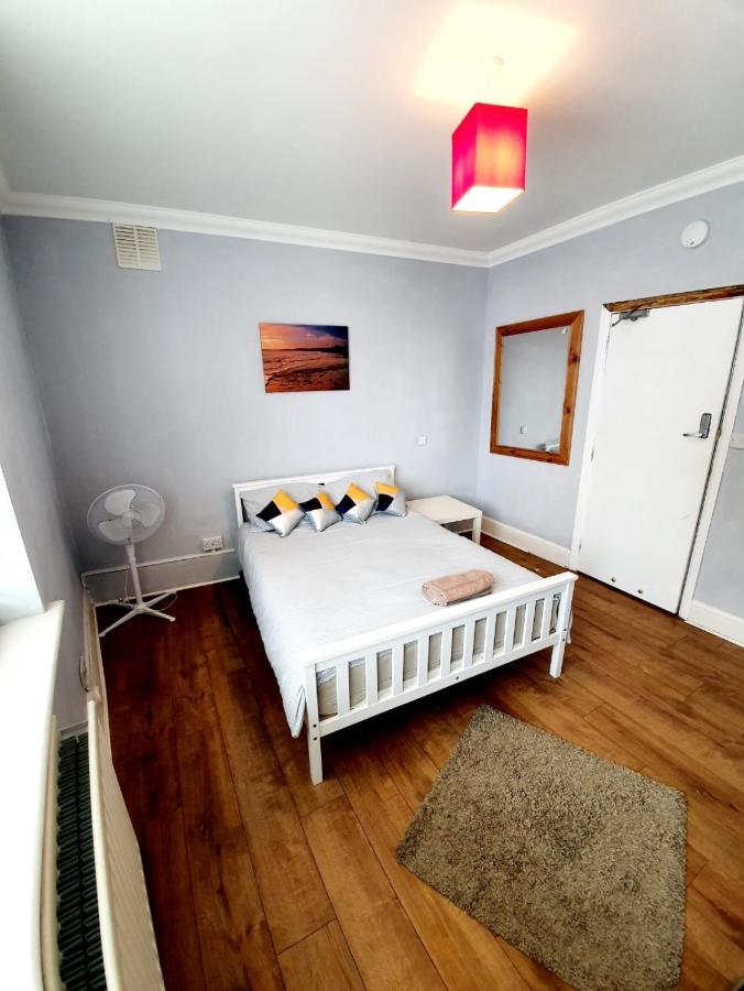 3 Bedroom Apartment Next To Westcliff-On-Sea Station Southend-on-Sea Luaran gambar