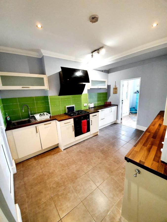 3 Bedroom Apartment Next To Westcliff-On-Sea Station Southend-on-Sea Luaran gambar