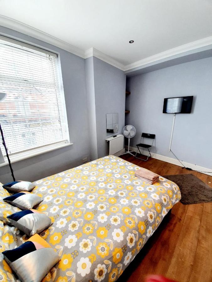 3 Bedroom Apartment Next To Westcliff-On-Sea Station Southend-on-Sea Luaran gambar