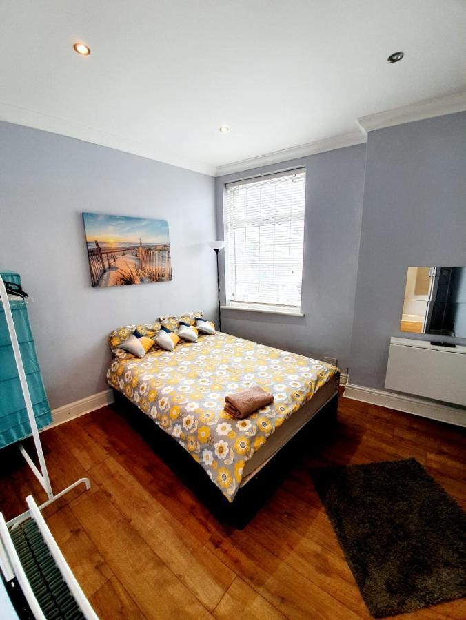 3 Bedroom Apartment Next To Westcliff-On-Sea Station Southend-on-Sea Luaran gambar