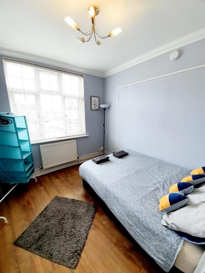 3 Bedroom Apartment Next To Westcliff-On-Sea Station Southend-on-Sea Luaran gambar