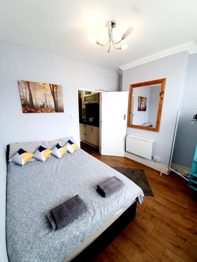 3 Bedroom Apartment Next To Westcliff-On-Sea Station Southend-on-Sea Luaran gambar